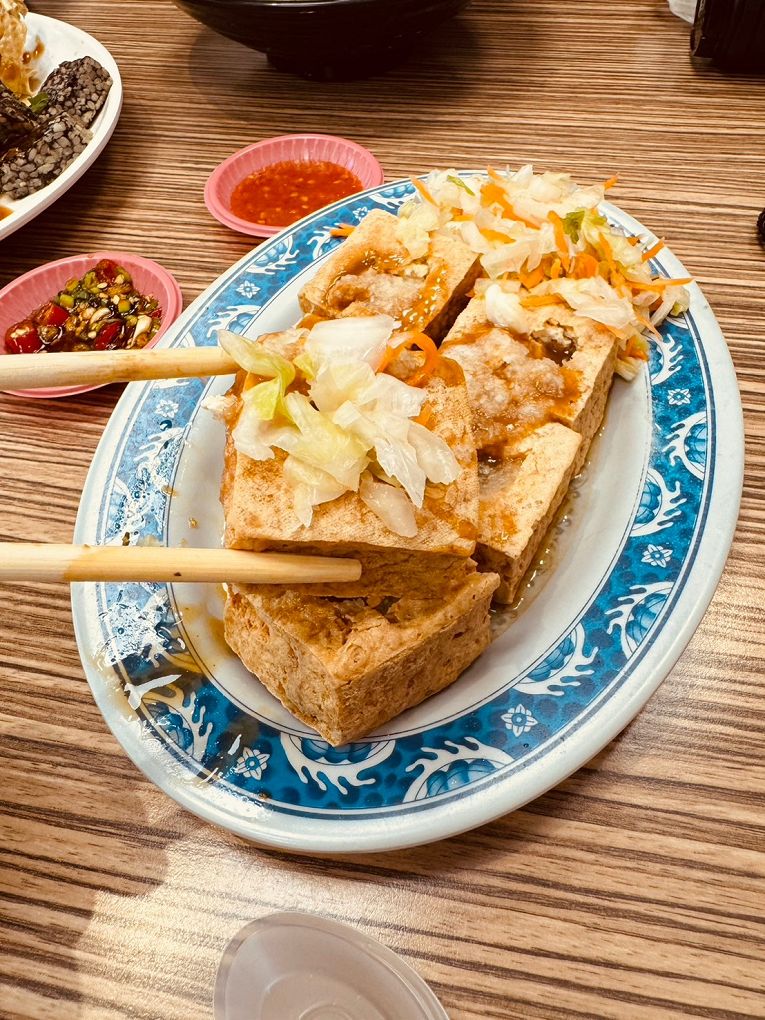 【彰化溪湖美食推薦】林家南投意麵 彰化溪湖在地的老字號店家，吃飯、吃麵、喝湯、吃臭豆腐、吃滷味&#8230;想吃什麼就點什麼，滿足一家大小的胃口！ @貝大小姐的多元心宇宙