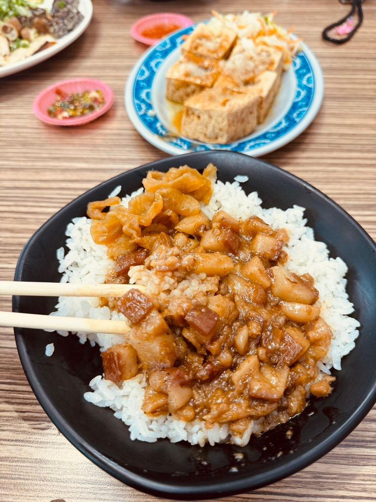 【彰化溪湖美食推薦】林家南投意麵 彰化溪湖在地的老字號店家，吃飯、吃麵、喝湯、吃臭豆腐、吃滷味&#8230;想吃什麼就點什麼，滿足一家大小的胃口！ @貝大小姐的多元心宇宙