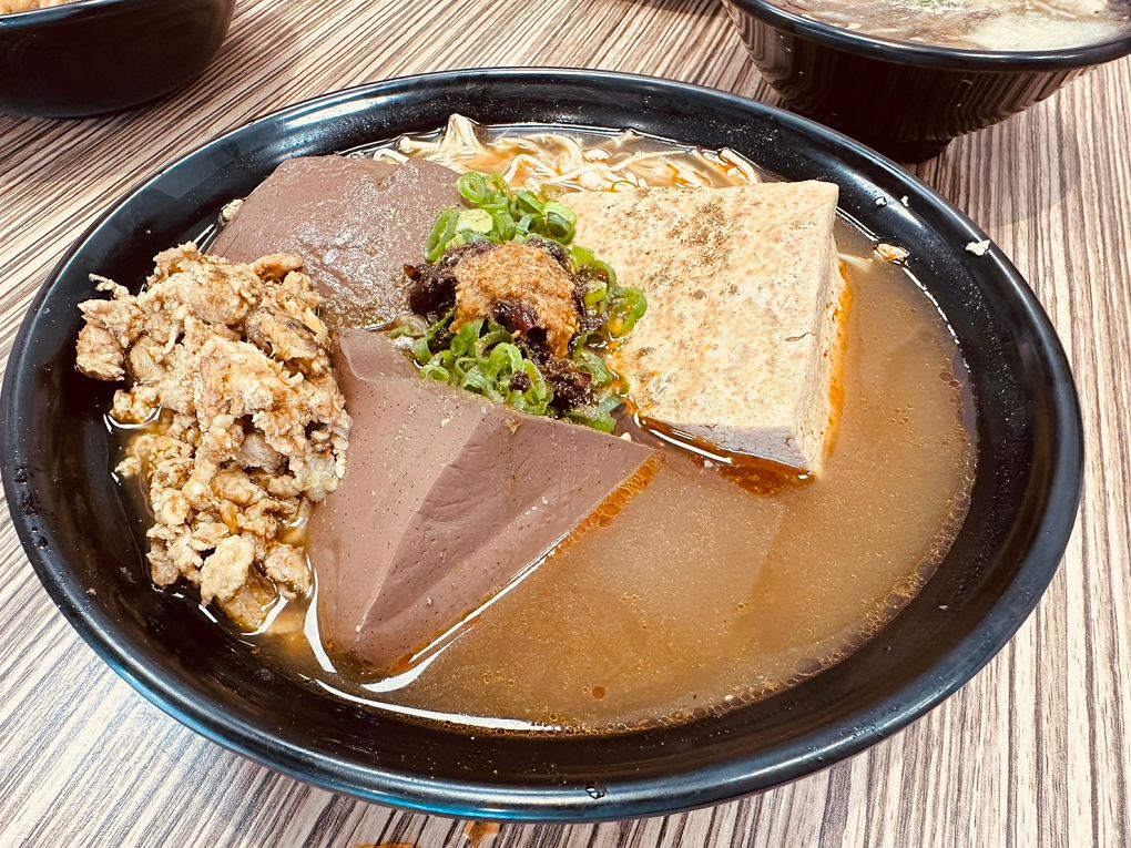【彰化溪湖美食推薦】林家南投意麵 彰化溪湖在地的老字號店家，吃飯、吃麵、喝湯、吃臭豆腐、吃滷味&#8230;想吃什麼就點什麼，滿足一家大小的胃口！ @貝大小姐的多元心宇宙
