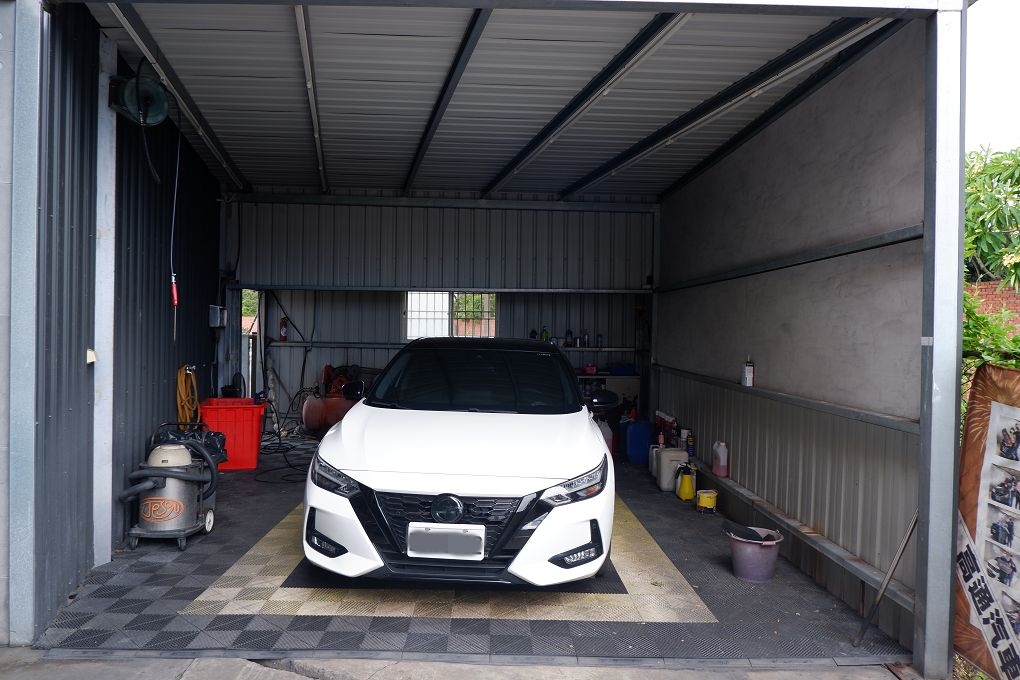 【彰化二手車推薦】高通汽車 高通汽車的進口車部有著所有男人的夢幻車款，還有女生喜歡的可愛時尚都會車，親切的服務讓我們在賞車、訂車的過程輕鬆自在且安全、放心！ @貝大小姐的多元心宇宙