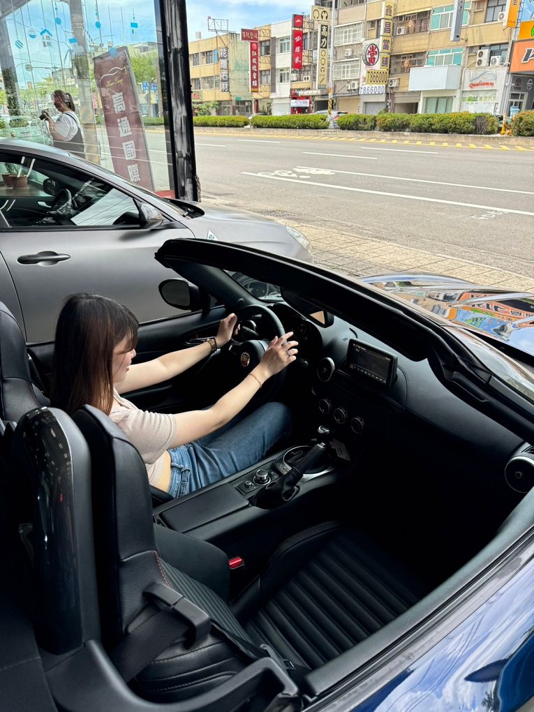 【彰化二手車推薦】高通汽車 高通汽車的進口車部有著所有男人的夢幻車款，還有女生喜歡的可愛時尚都會車，親切的服務讓我們在賞車、訂車的過程輕鬆自在且安全、放心！ @貝大小姐的多元心宇宙