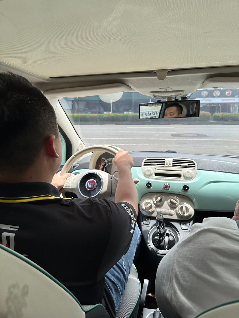 【彰化二手車推薦】高通汽車 高通汽車的進口車部有著所有男人的夢幻車款，還有女生喜歡的可愛時尚都會車，親切的服務讓我們在賞車、訂車的過程輕鬆自在且安全、放心！ @貝大小姐的多元心宇宙