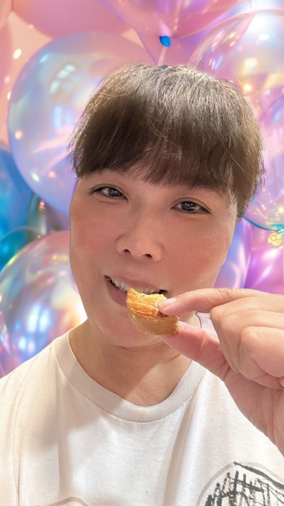 【網購中秋禮盒推薦】魚香涎 霸月烏金禮盒 烏金月華燒｜烏金布列塔尼 愛馬仕黃色的華麗包裝設計，就連手提袋都超精緻，拆開包裝一顆顆包裝精美的烏金月餅閃閃發亮著！ @貝大小姐的多元心宇宙