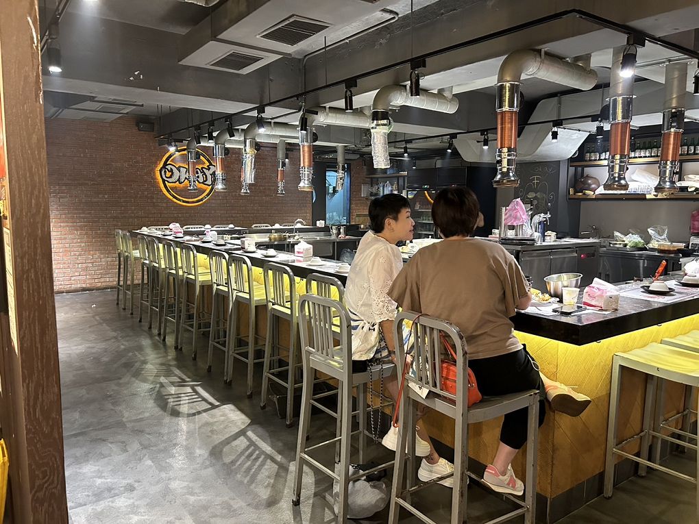 【台北中山區 韓式燒肉吃到飽推薦】OKAY韓國烤肉 499吃到飽CP值超高，不僅有道地的韓式燒烤豬五花及春川辣炒雞，更有最新的韓式銅盤牛肉，都可以大大滿足你想怒吃一波的念頭！ @貝大小姐的多元心宇宙