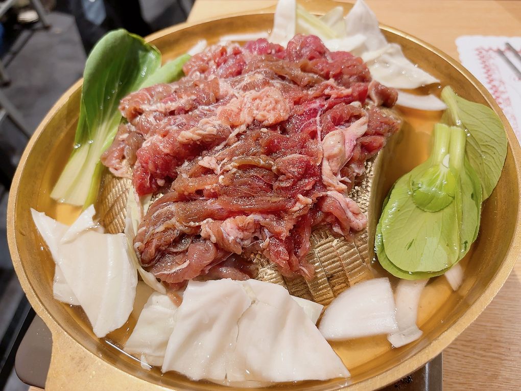 【台北中山區 韓式燒肉吃到飽推薦】OKAY韓國烤肉 499吃到飽CP值超高，不僅有道地的韓式燒烤豬五花及春川辣炒雞，更有最新的韓式銅盤牛肉，都可以大大滿足你想怒吃一波的念頭！ @貝大小姐的多元心宇宙