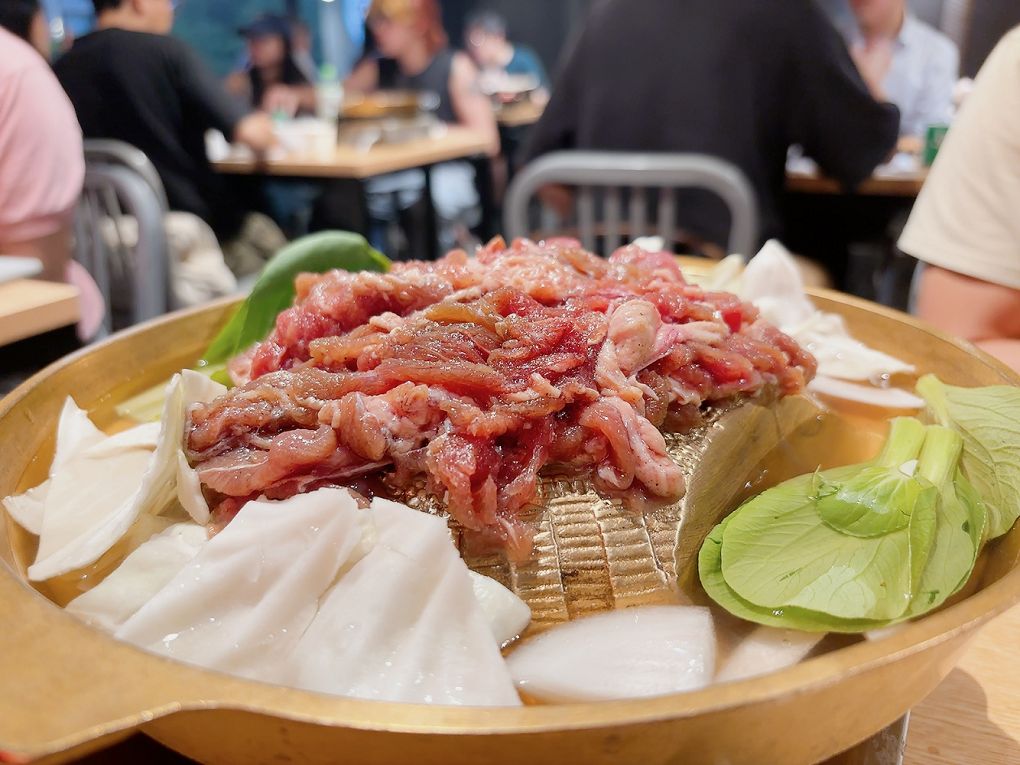 【台北中山區 韓式燒肉吃到飽推薦】OKAY韓國烤肉 499吃到飽CP值超高，不僅有道地的韓式燒烤豬五花及春川辣炒雞，更有最新的韓式銅盤牛肉，都可以大大滿足你想怒吃一波的念頭！ @貝大小姐的多元心宇宙