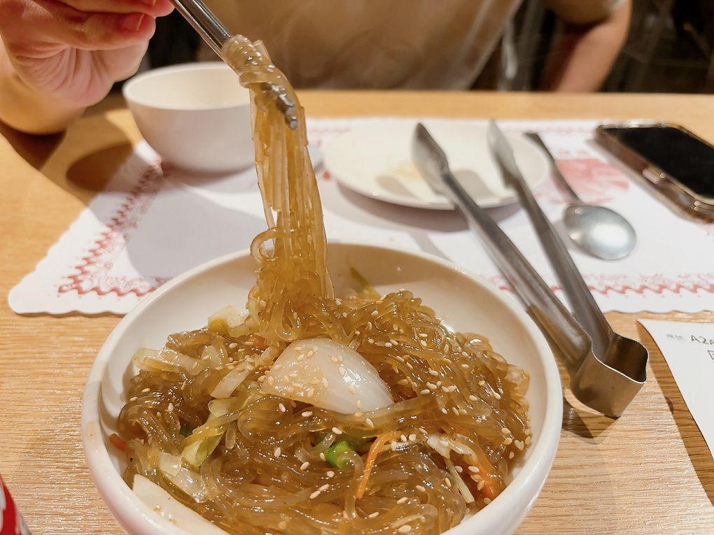 【台北中山區 韓式燒肉吃到飽推薦】OKAY韓國烤肉 499吃到飽CP值超高，不僅有道地的韓式燒烤豬五花及春川辣炒雞，更有最新的韓式銅盤牛肉，都可以大大滿足你想怒吃一波的念頭！ @貝大小姐的多元心宇宙