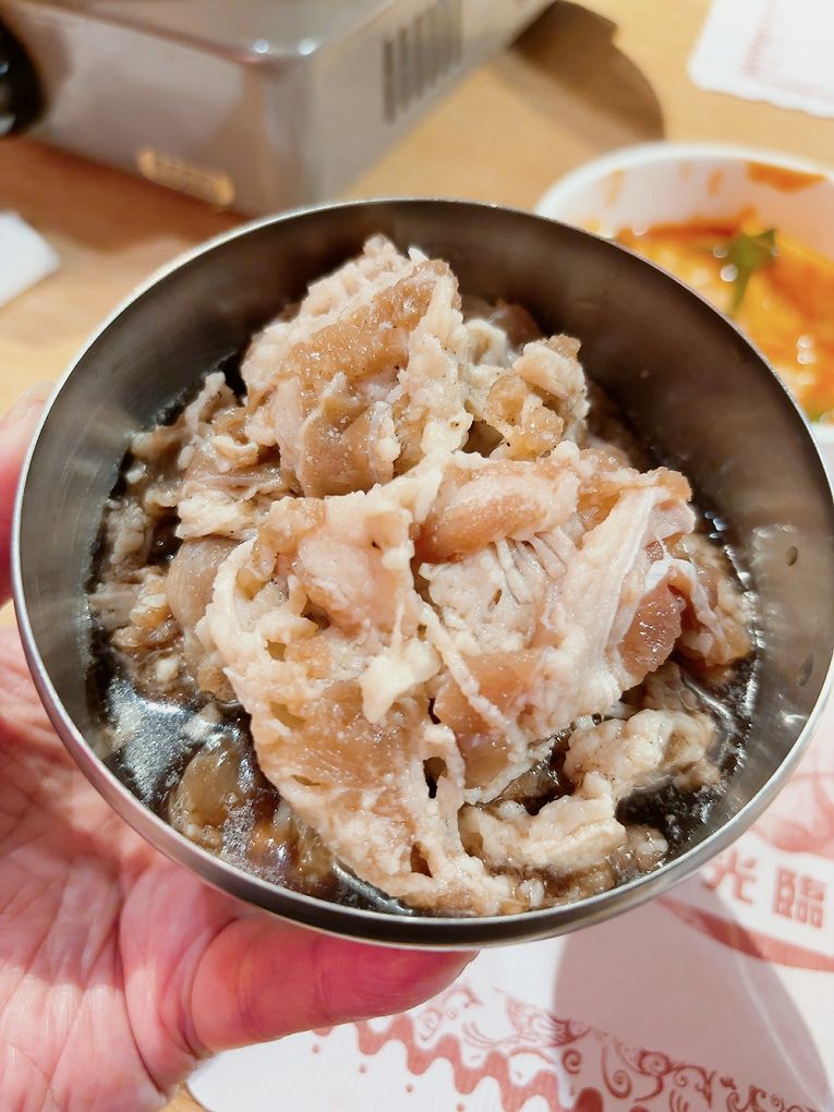 【台北中山區 韓式燒肉吃到飽推薦】OKAY韓國烤肉 499吃到飽CP值超高，不僅有道地的韓式燒烤豬五花及春川辣炒雞，更有最新的韓式銅盤牛肉，都可以大大滿足你想怒吃一波的念頭！ @貝大小姐的多元心宇宙