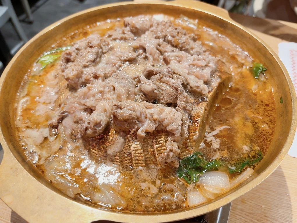 【台北中山區 韓式燒肉吃到飽推薦】OKAY韓國烤肉 499吃到飽CP值超高，不僅有道地的韓式燒烤豬五花及春川辣炒雞，更有最新的韓式銅盤牛肉，都可以大大滿足你想怒吃一波的念頭！ @貝大小姐的多元心宇宙