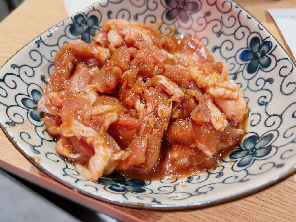 【台北中山區 韓式燒肉吃到飽推薦】OKAY韓國烤肉 499吃到飽CP值超高，不僅有道地的韓式燒烤豬五花及春川辣炒雞，更有最新的韓式銅盤牛肉，都可以大大滿足你想怒吃一波的念頭！ @貝大小姐的多元心宇宙