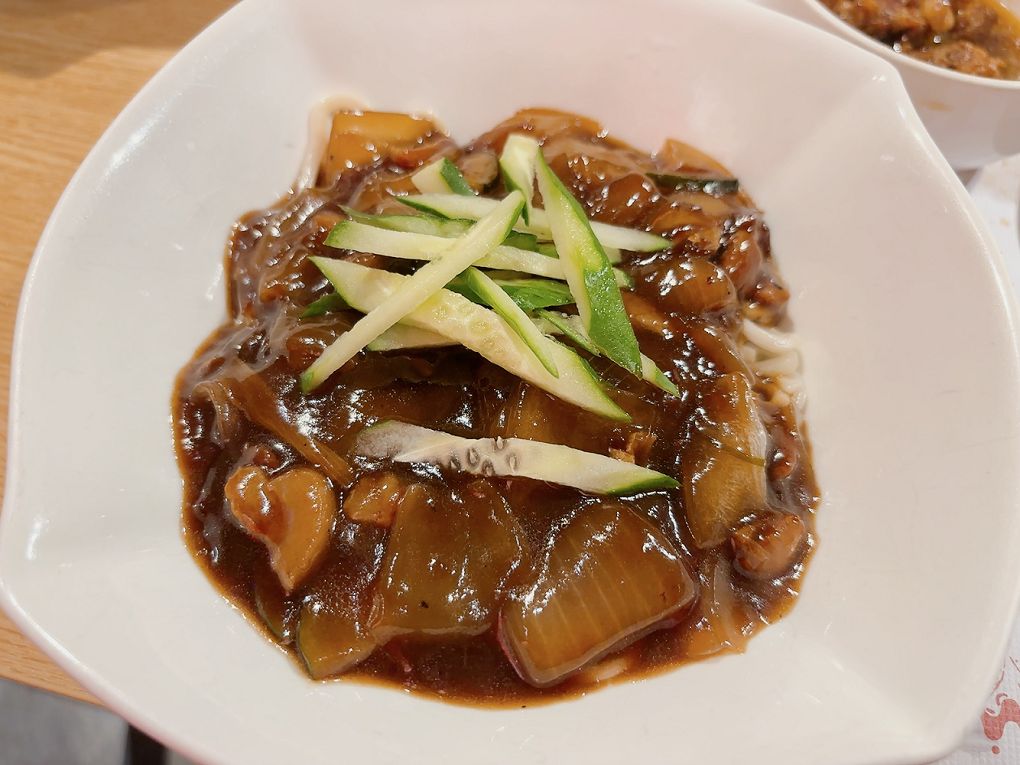【台北中山區 韓式燒肉吃到飽推薦】OKAY韓國烤肉 499吃到飽CP值超高，不僅有道地的韓式燒烤豬五花及春川辣炒雞，更有最新的韓式銅盤牛肉，都可以大大滿足你想怒吃一波的念頭！ @貝大小姐的多元心宇宙