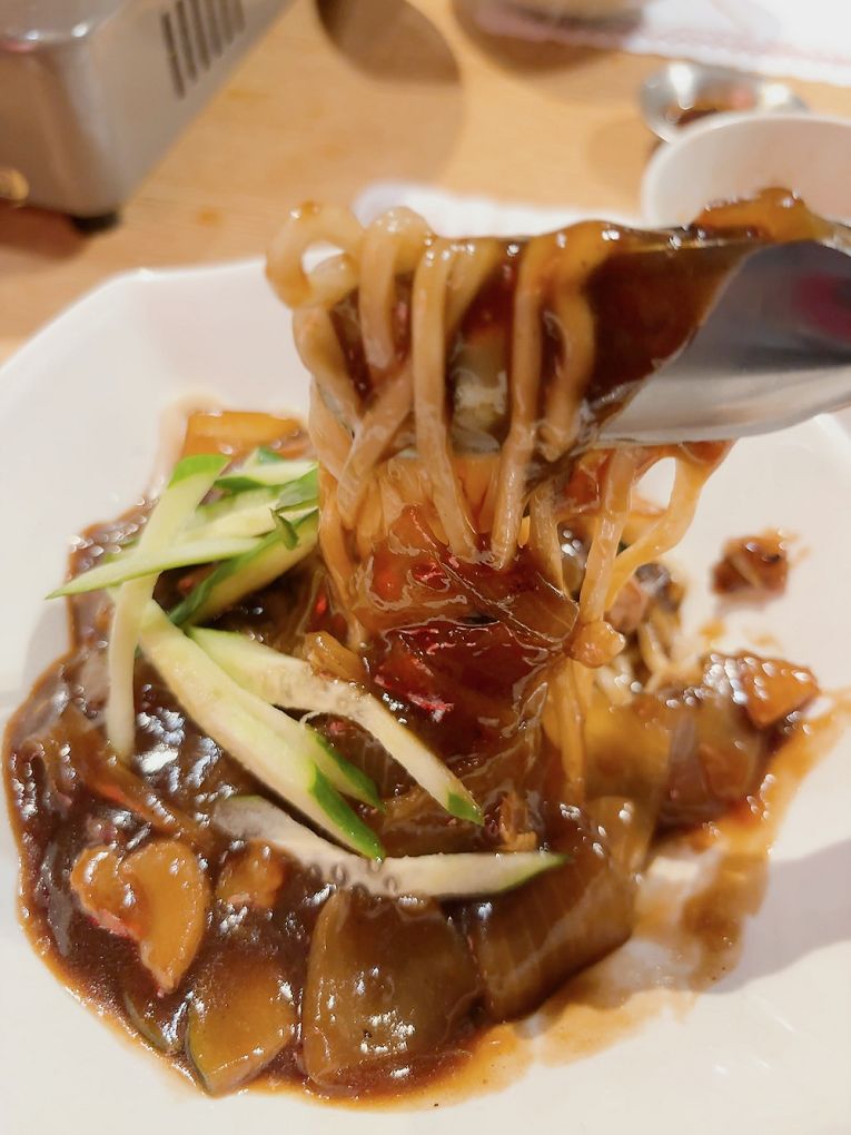 【台北中山區 韓式燒肉吃到飽推薦】OKAY韓國烤肉 499吃到飽CP值超高，不僅有道地的韓式燒烤豬五花及春川辣炒雞，更有最新的韓式銅盤牛肉，都可以大大滿足你想怒吃一波的念頭！ @貝大小姐的多元心宇宙