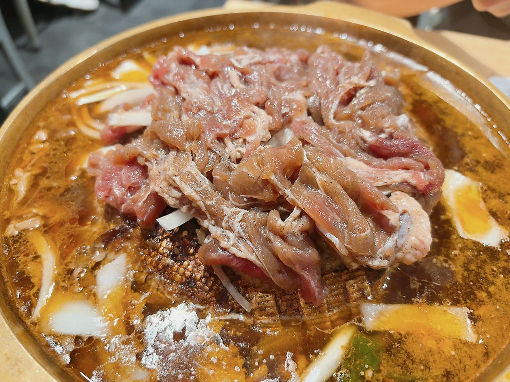 【台北中山區 韓式燒肉吃到飽推薦】OKAY韓國烤肉 499吃到飽CP值超高，不僅有道地的韓式燒烤豬五花及春川辣炒雞，更有最新的韓式銅盤牛肉，都可以大大滿足你想怒吃一波的念頭！ @貝大小姐的多元心宇宙