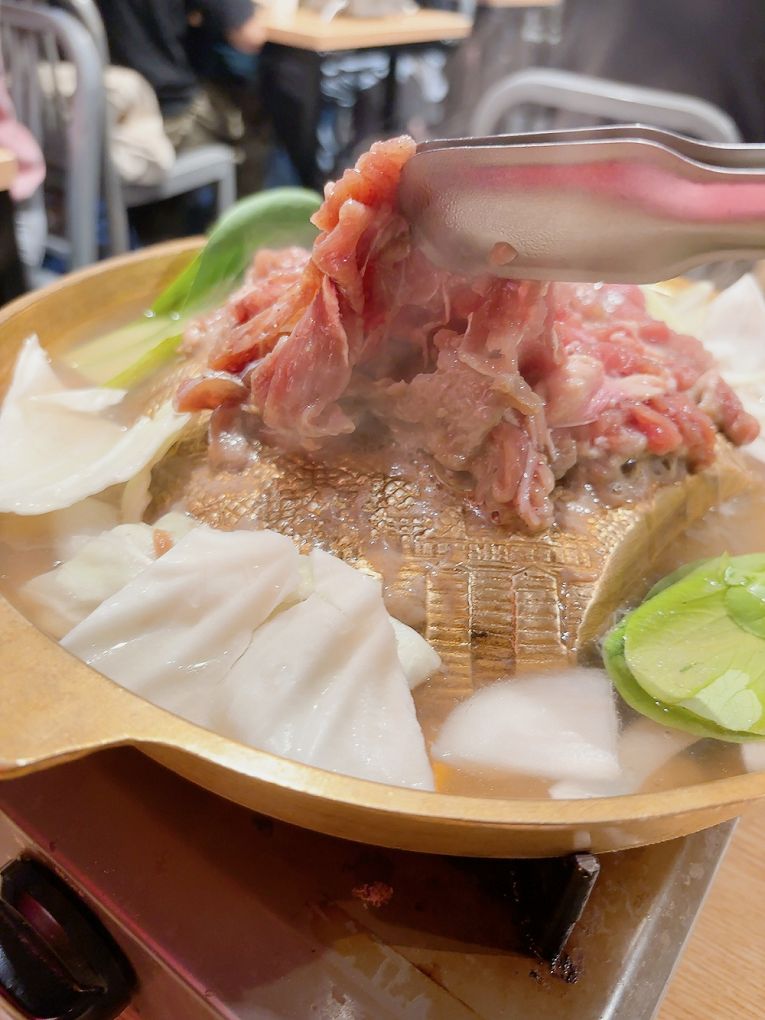 【台北中山區 韓式燒肉吃到飽推薦】OKAY韓國烤肉 499吃到飽CP值超高，不僅有道地的韓式燒烤豬五花及春川辣炒雞，更有最新的韓式銅盤牛肉，都可以大大滿足你想怒吃一波的念頭！ @貝大小姐的多元心宇宙