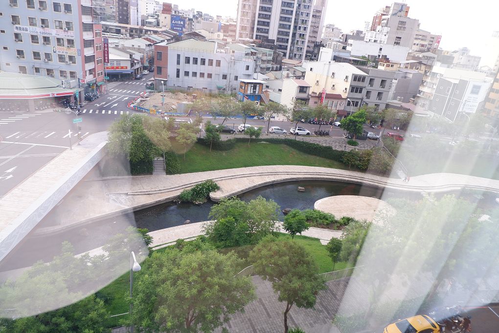 【台中中區住宿推薦】沫秋立柳川行旅 正對面就是柳川水岸步道，美麗的柳川不論是清晨或是黑夜都有它迷人之處！ @貝大小姐的多元心宇宙