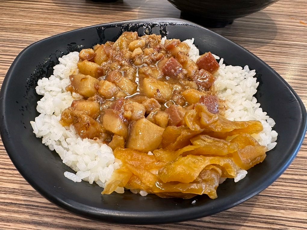 【彰化溪湖美食推薦】林家南投意麵 彰化溪湖在地的老字號店家，吃飯、吃麵、喝湯、吃臭豆腐、吃滷味&#8230;想吃什麼就點什麼，滿足一家大小的胃口！ @貝大小姐的多元心宇宙