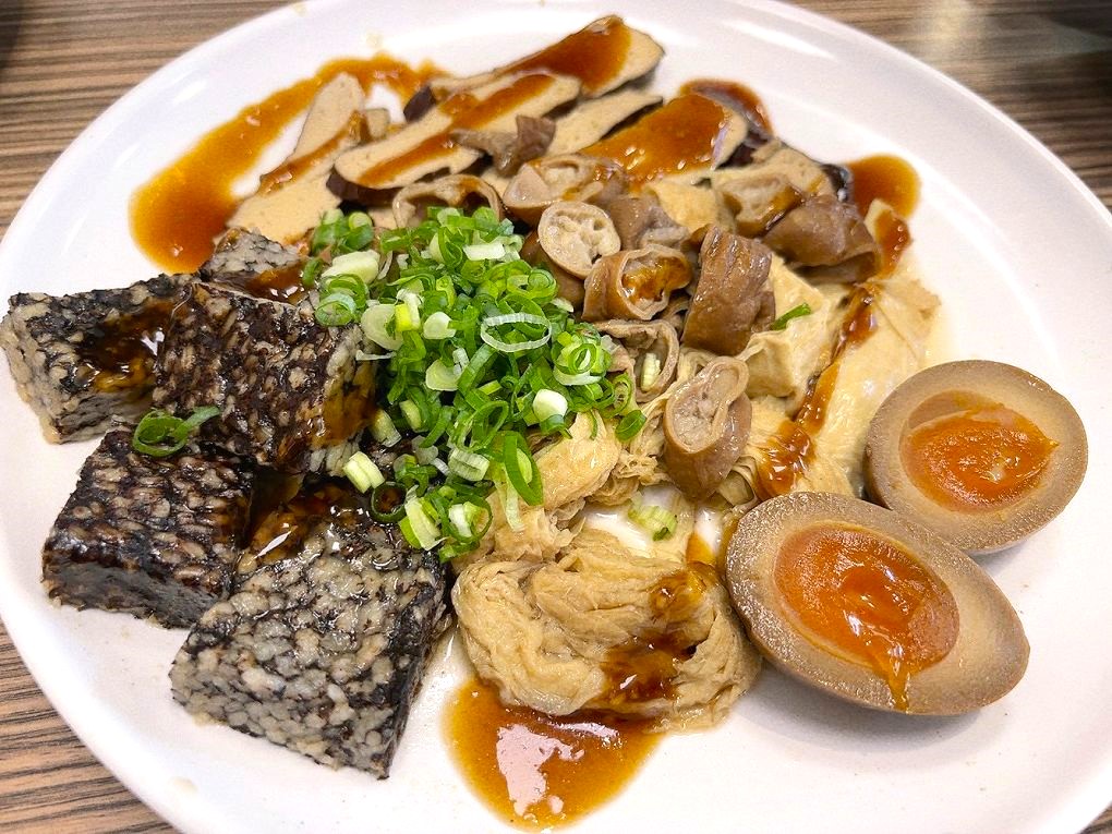 【彰化溪湖美食推薦】林家南投意麵 彰化溪湖在地的老字號店家，吃飯、吃麵、喝湯、吃臭豆腐、吃滷味&#8230;想吃什麼就點什麼，滿足一家大小的胃口！ @貝大小姐的多元心宇宙