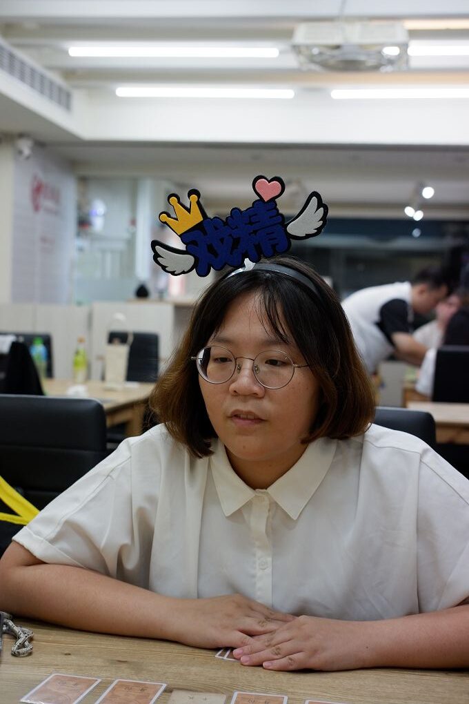 【松山區桌遊推薦】飛鷹桌遊 店內有高達400多種桌遊，且時時更新最新版本，提供玩家舒適與寬敞的休閒空間！ @貝大小姐的多元心宇宙