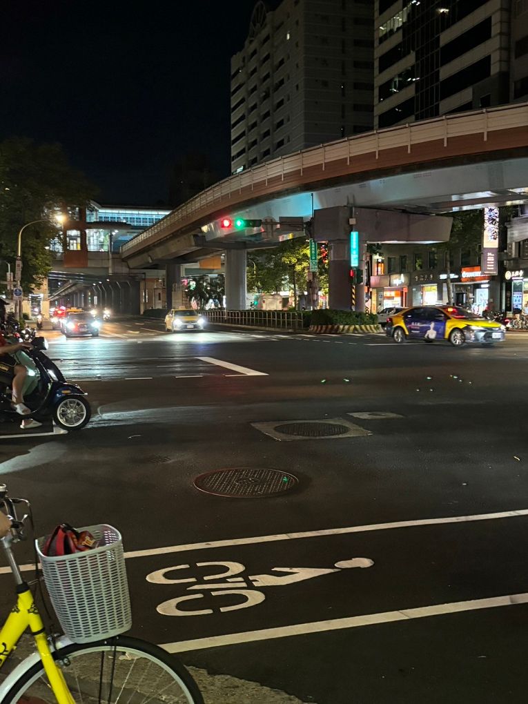 【大安區美食推薦│大安區宵夜│臺大宵夜 宵夜外送】大安米粉湯  不只是米粉湯，不論你愛吃飯、吃麵或是台式經典小吃、小菜，這裡通通都能滿足你！ @貝大小姐的多元心宇宙