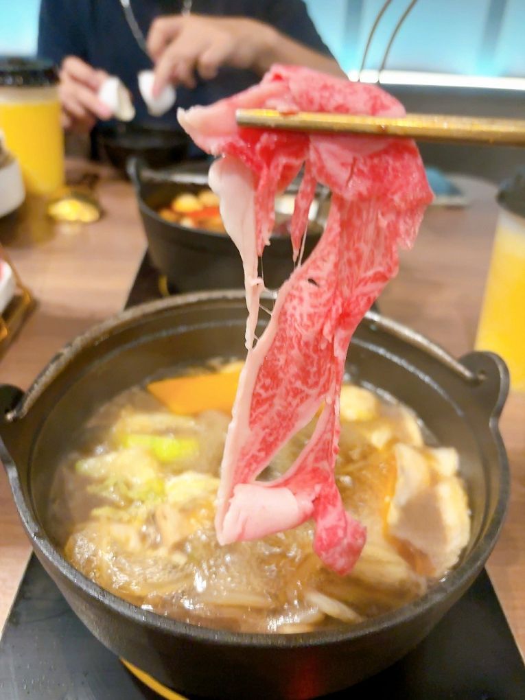 【蘆竹火鍋/鍋物 聚餐餐廳】金蒔鍋物 桃園大竹總店 肉品、食材、湯頭都非常有水準，還有自助吧吃到飽，CP超高，快帶著家人朋友一起來金蒔，度過美好金時！ @貝大小姐的多元心宇宙