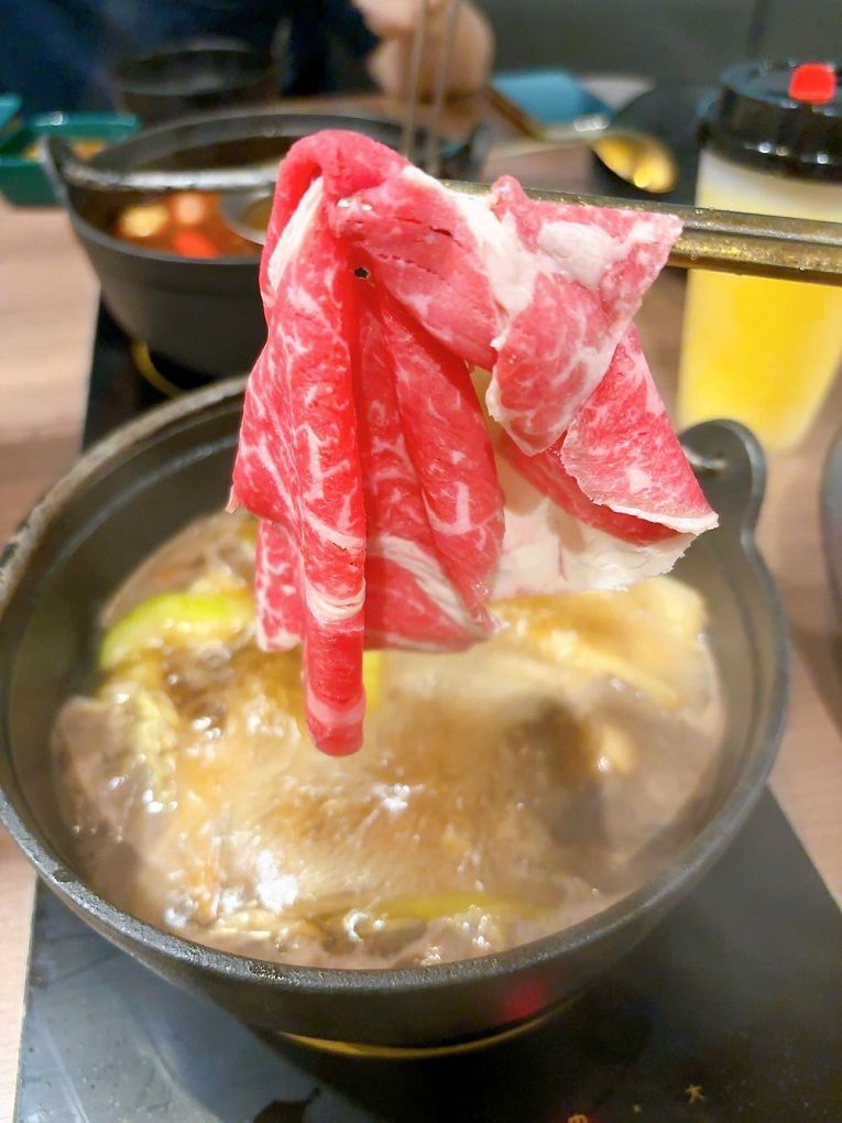 【蘆竹火鍋/鍋物 聚餐餐廳】金蒔鍋物 桃園大竹總店 肉品、食材、湯頭都非常有水準，還有自助吧吃到飽，CP超高，快帶著家人朋友一起來金蒔，度過美好金時！ @貝大小姐的多元心宇宙