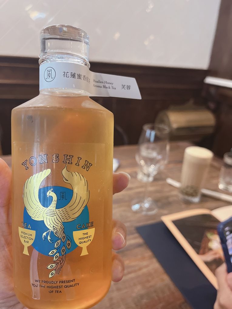 【信義區台菜茶鋪】永心鳳茶 微風信義店 結合台灣早期建築文化為店內裝潢亮點，有最美台茶沙龍之稱，彷彿從書架上取下的精裝書！ @貝大小姐的多元心宇宙