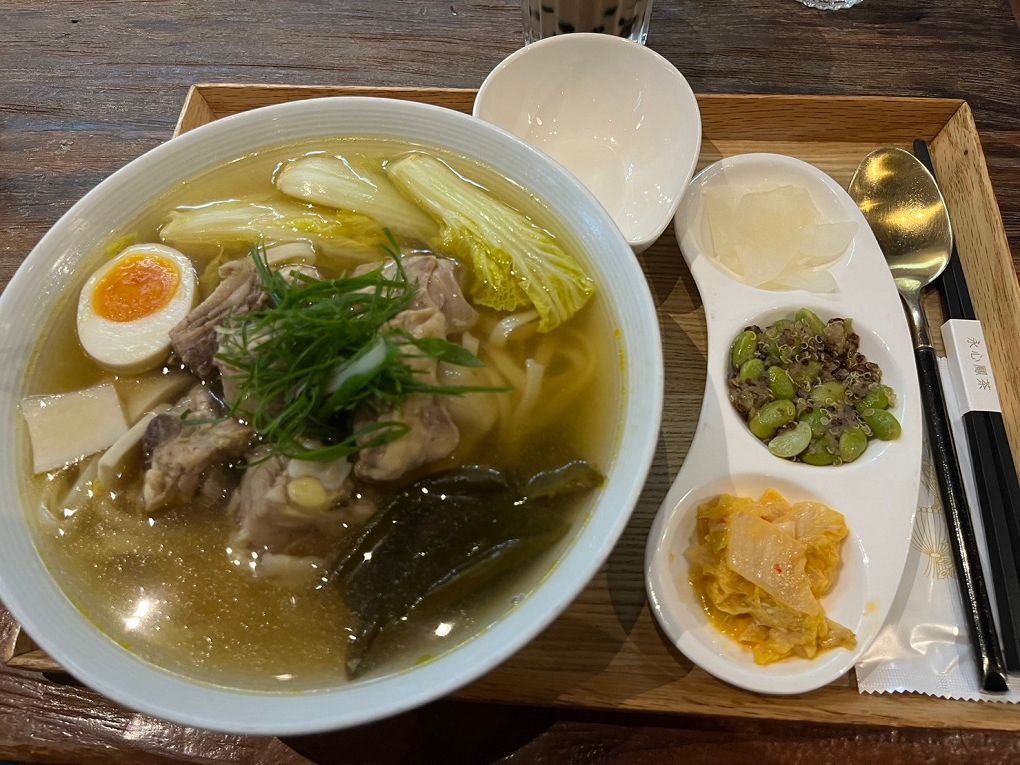 【信義區台菜茶鋪】永心鳳茶 微風信義店 結合台灣早期建築文化為店內裝潢亮點，有最美台茶沙龍之稱，彷彿從書架上取下的精裝書！ @貝大小姐的多元心宇宙