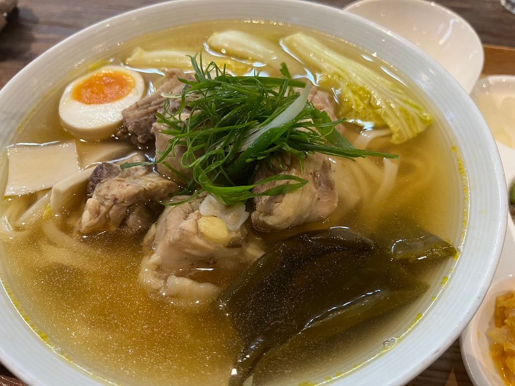 【信義區台菜茶鋪】永心鳳茶 微風信義店 結合台灣早期建築文化為店內裝潢亮點，有最美台茶沙龍之稱，彷彿從書架上取下的精裝書！ @貝大小姐的多元心宇宙