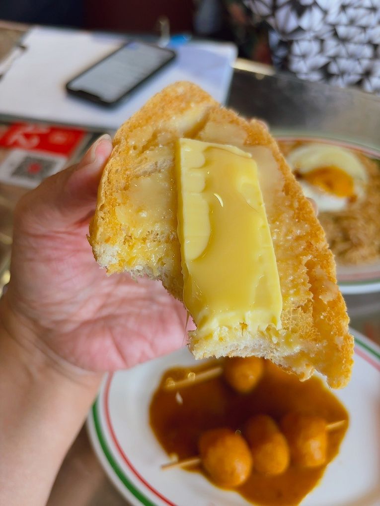 【中壢港式茶餐廳推薦 │ 內壢美食】永芯茶檔茶餐廳 100%復刻香港茶餐廳場景，讓你一秒鐘到香港，開心大啖香港道地美食！ @貝大小姐的多元心宇宙