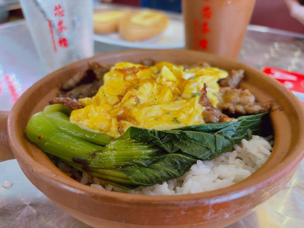 【中壢港式茶餐廳推薦 │ 內壢美食】永芯茶檔茶餐廳 100%復刻香港茶餐廳場景，讓你一秒鐘到香港，開心大啖香港道地美食！ @貝大小姐的多元心宇宙