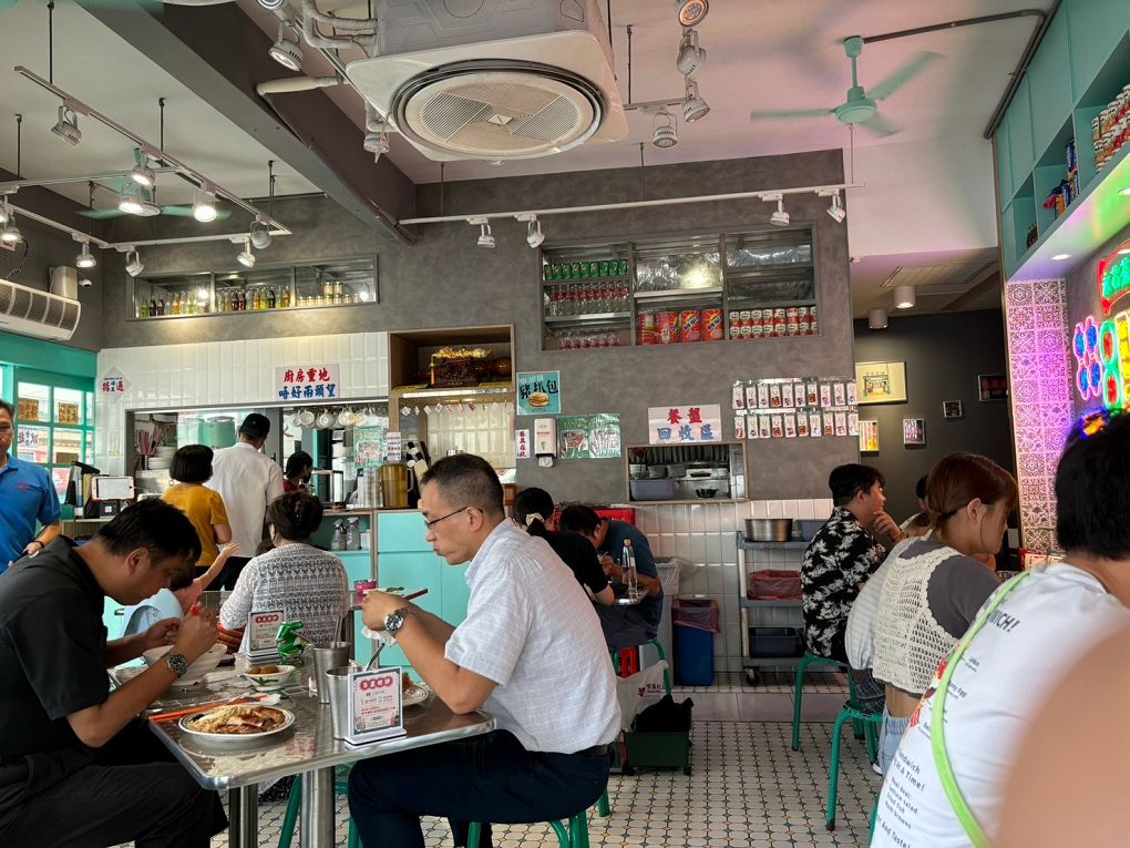 【中壢港式茶餐廳推薦 │ 內壢美食】永芯茶檔茶餐廳 100%復刻香港茶餐廳場景，讓你一秒鐘到香港，開心大啖香港道地美食！ @貝大小姐的多元心宇宙