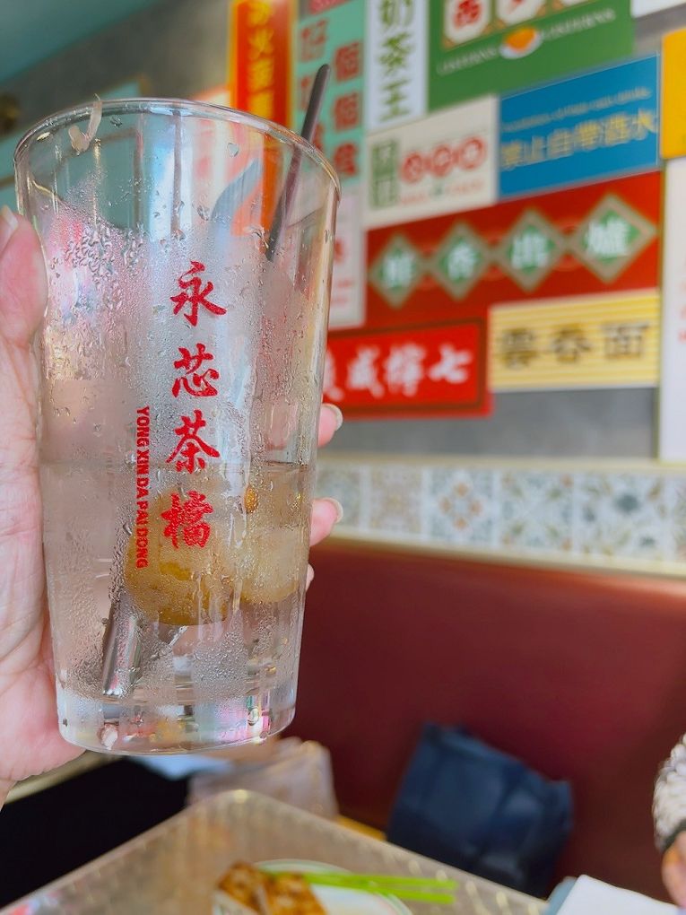 【中壢港式茶餐廳推薦 │ 內壢美食】永芯茶檔茶餐廳 100%復刻香港茶餐廳場景，讓你一秒鐘到香港，開心大啖香港道地美食！ @貝大小姐的多元心宇宙