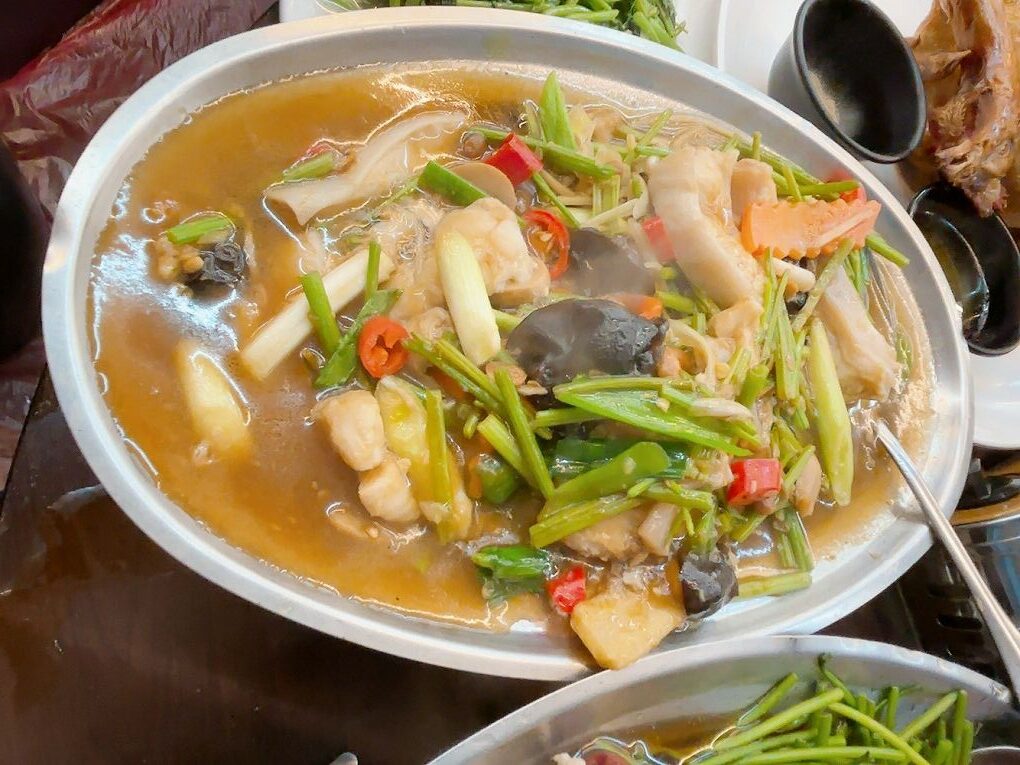 【宜蘭窯烤雞推薦】百匯窯烤雞餐廳  料理選擇超多，用餐區超大，適合大宴小酌，絕對讓你吃好吃滿、賓主盡歡！ @貝大小姐的多元心宇宙