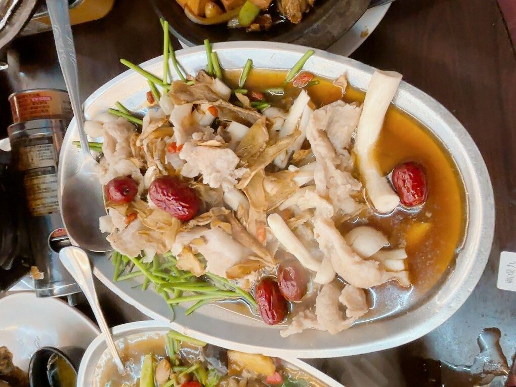 【宜蘭窯烤雞推薦】百匯窯烤雞餐廳  料理選擇超多，用餐區超大，適合大宴小酌，絕對讓你吃好吃滿、賓主盡歡！ @貝大小姐的多元心宇宙