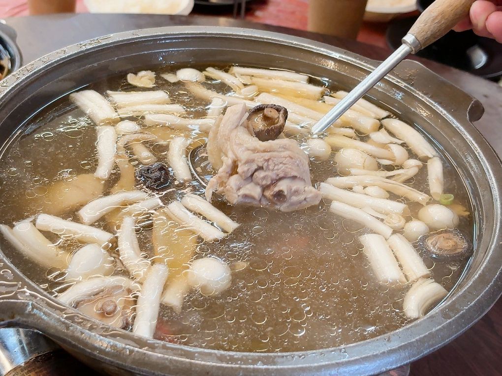 【宜蘭窯烤雞推薦】百匯窯烤雞餐廳  料理選擇超多，用餐區超大，適合大宴小酌，絕對讓你吃好吃滿、賓主盡歡！ @貝大小姐的多元心宇宙