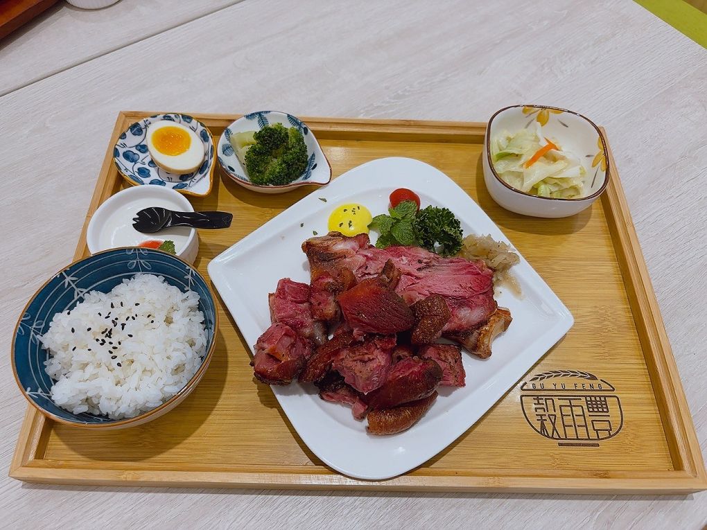 【林口中式簡餐推薦】穀雨豐  將排餐、西餐融入了台灣的飲食文化中，創造出屬於台灣人的台式的洋食料理餐廳！ @貝大小姐的多元心宇宙
