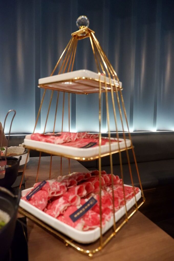 【蘆竹火鍋/鍋物 聚餐餐廳】金蒔鍋物 桃園大竹總店 肉品、食材、湯頭都非常有水準，還有自助吧吃到飽，CP超高，快帶著家人朋友一起來金蒔，度過美好金時！ @貝大小姐的多元心宇宙