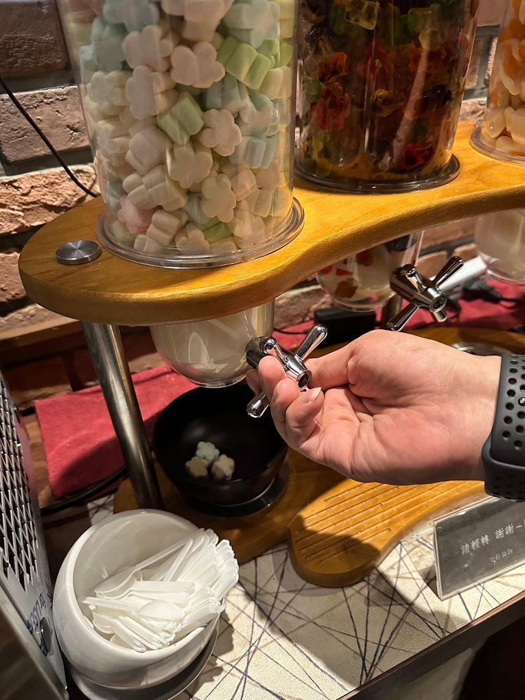【蘆竹火鍋/鍋物 聚餐餐廳】金蒔鍋物 桃園大竹總店 肉品、食材、湯頭都非常有水準，還有自助吧吃到飽，CP超高，快帶著家人朋友一起來金蒔，度過美好金時！ @貝大小姐的多元心宇宙