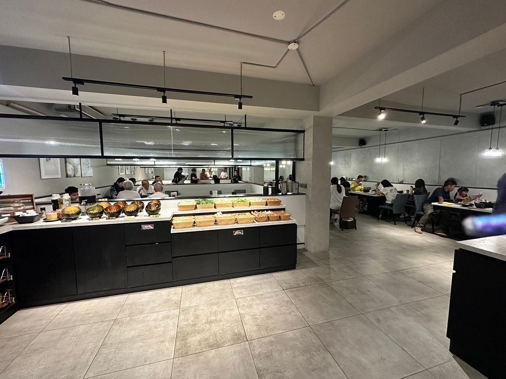 【蘆竹火鍋/鍋物 聚餐餐廳】金蒔鍋物 桃園大竹總店 肉品、食材、湯頭都非常有水準，還有自助吧吃到飽，CP超高，快帶著家人朋友一起來金蒔，度過美好金時！ @貝大小姐的多元心宇宙