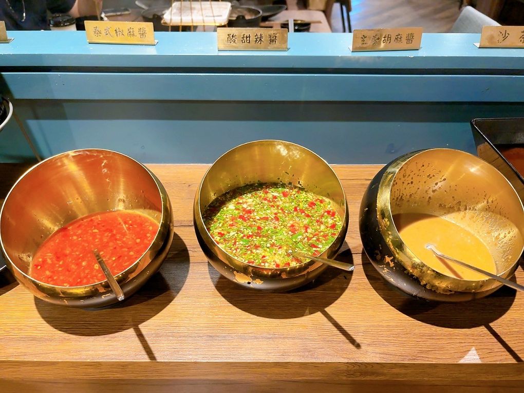 【蘆竹火鍋/鍋物 聚餐餐廳】金蒔鍋物 桃園大竹總店 肉品、食材、湯頭都非常有水準，還有自助吧吃到飽，CP超高，快帶著家人朋友一起來金蒔，度過美好金時！ @貝大小姐的多元心宇宙