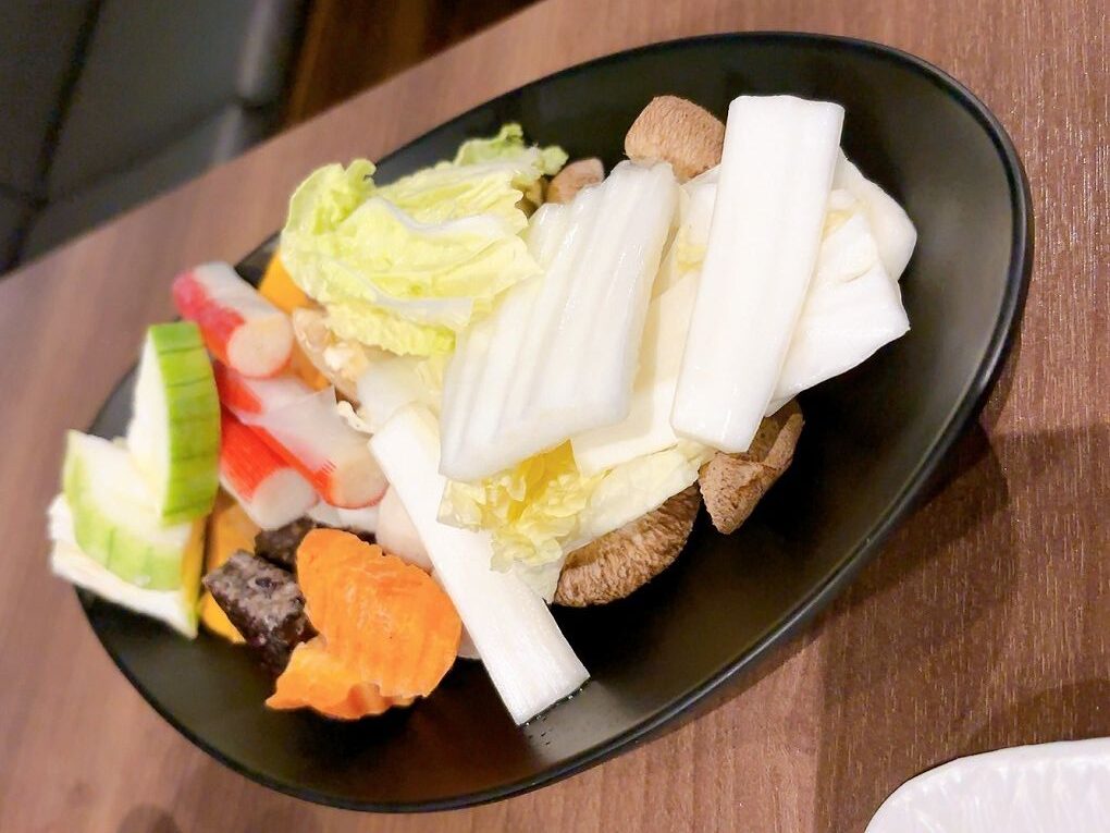 【蘆竹火鍋/鍋物 聚餐餐廳】金蒔鍋物 桃園大竹總店 肉品、食材、湯頭都非常有水準，還有自助吧吃到飽，CP超高，快帶著家人朋友一起來金蒔，度過美好金時！ @貝大小姐的多元心宇宙