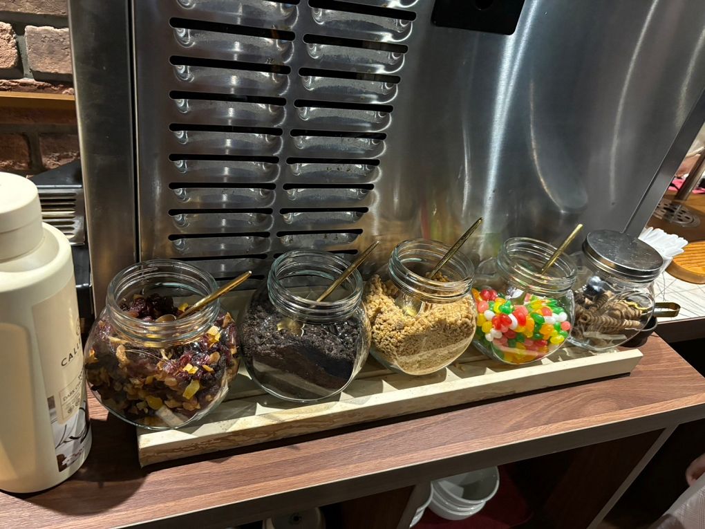 【蘆竹火鍋/鍋物 聚餐餐廳】金蒔鍋物 桃園大竹總店 肉品、食材、湯頭都非常有水準，還有自助吧吃到飽，CP超高，快帶著家人朋友一起來金蒔，度過美好金時！ @貝大小姐的多元心宇宙