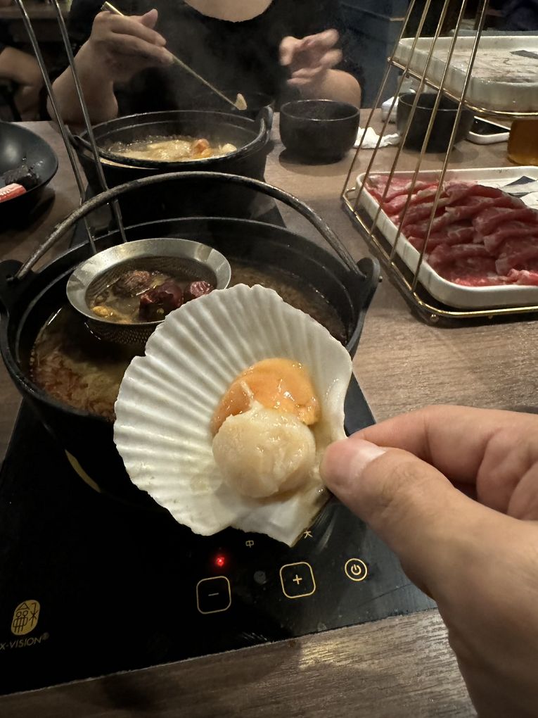 【蘆竹火鍋/鍋物 聚餐餐廳】金蒔鍋物 桃園大竹總店 肉品、食材、湯頭都非常有水準，還有自助吧吃到飽，CP超高，快帶著家人朋友一起來金蒔，度過美好金時！ @貝大小姐的多元心宇宙