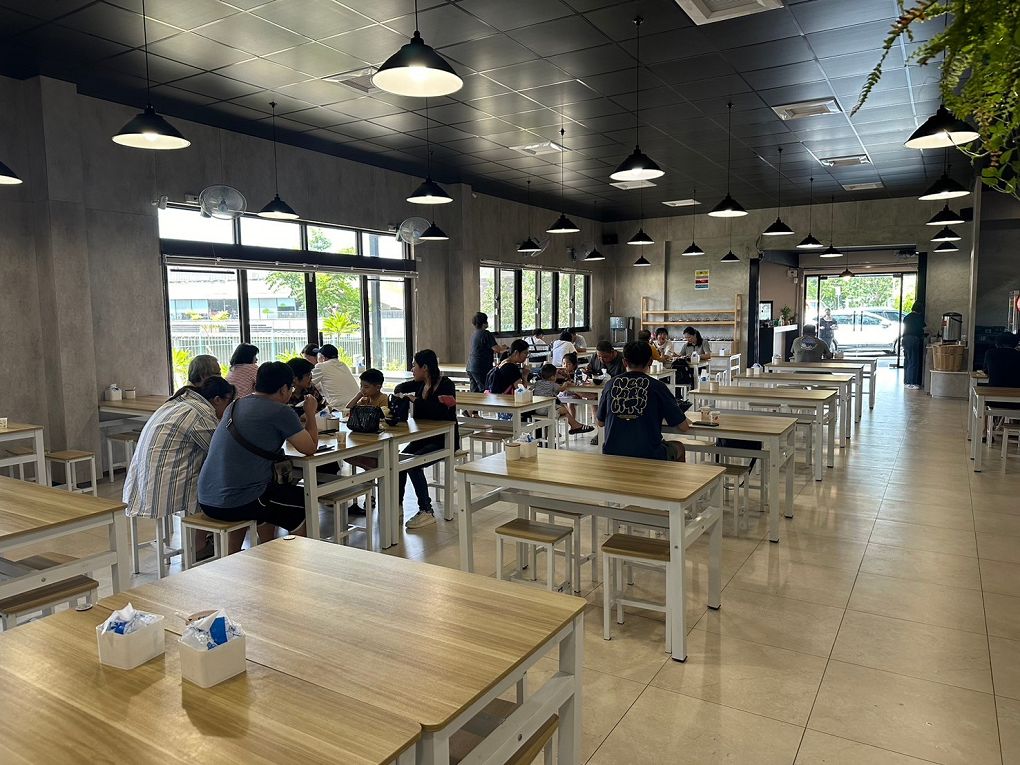 【中原大學 中壢牛肉麵推薦】鍾小勤麵食館  有著各式美味的餐點，同時還提供了免費的紅茶及豆花，這麼佛心的店值得帶著家人、好友一起品嚐！ @貝大小姐的多元心宇宙