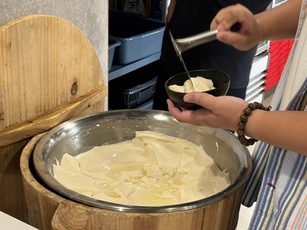 【中原大學 中壢牛肉麵推薦】鍾小勤麵食館  有著各式美味的餐點，同時還提供了免費的紅茶及豆花，這麼佛心的店值得帶著家人、好友一起品嚐！ @貝大小姐的多元心宇宙