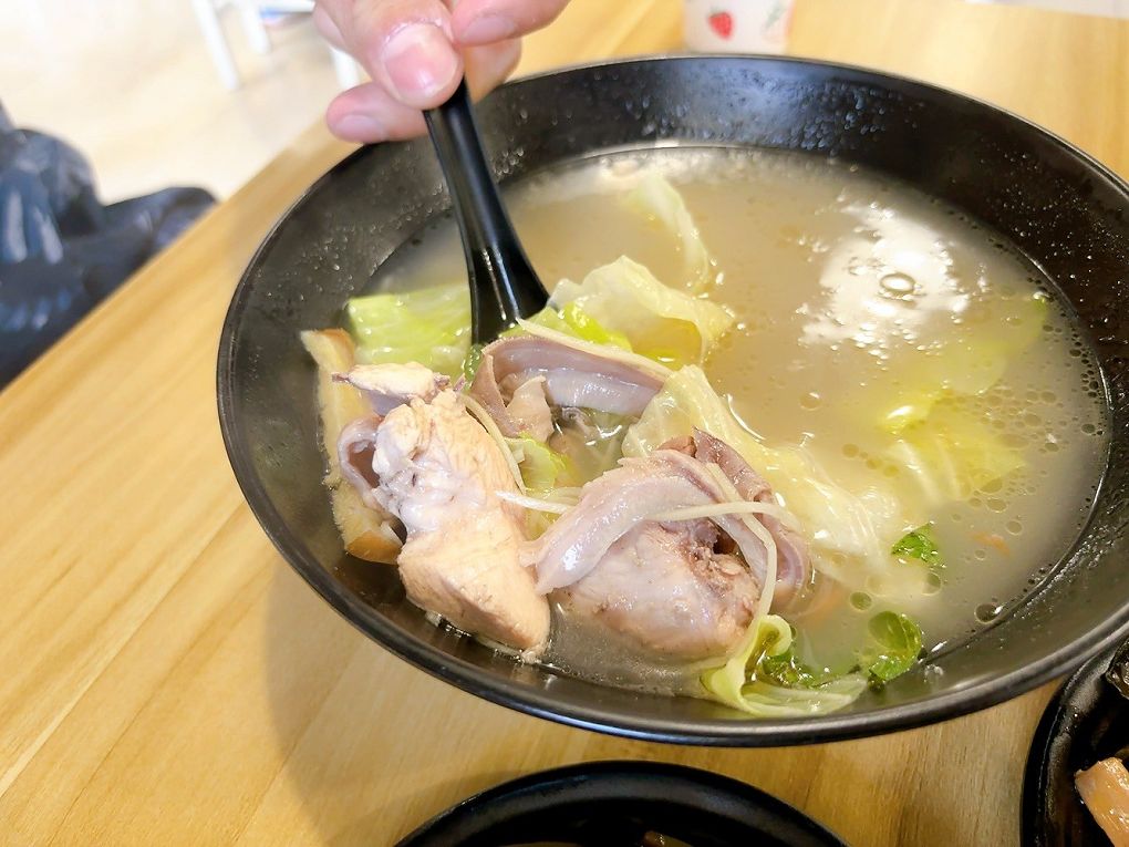 【中原大學 中壢牛肉麵推薦】鍾小勤麵食館  有著各式美味的餐點，同時還提供了免費的紅茶及豆花，這麼佛心的店值得帶著家人、好友一起品嚐！ @貝大小姐的多元心宇宙