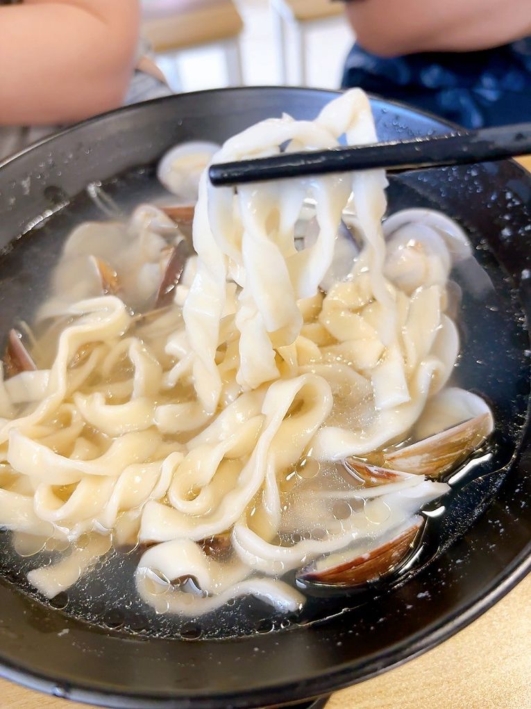 【中原大學 中壢牛肉麵推薦】鍾小勤麵食館  有著各式美味的餐點，同時還提供了免費的紅茶及豆花，這麼佛心的店值得帶著家人、好友一起品嚐！ @貝大小姐的多元心宇宙