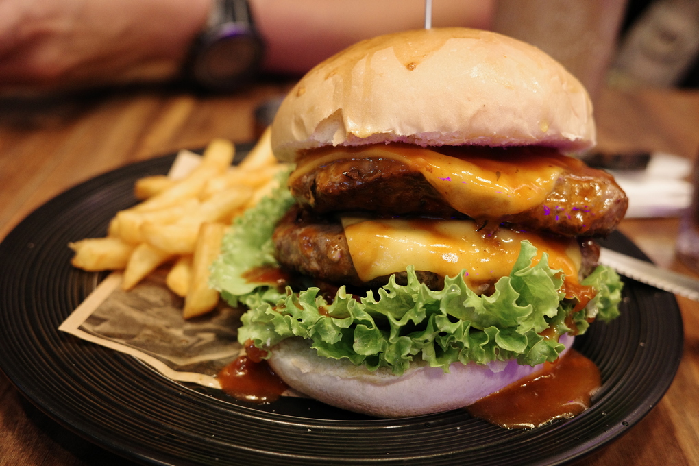 【台北美式漢堡推薦】Lin&#8217;s Burger 林斯漢堡美式餐廳 台北信義店 現點現做現拍的美式漢堡及餐點，給努力工作的我們大大的滿足！ @貝大小姐的多元心宇宙