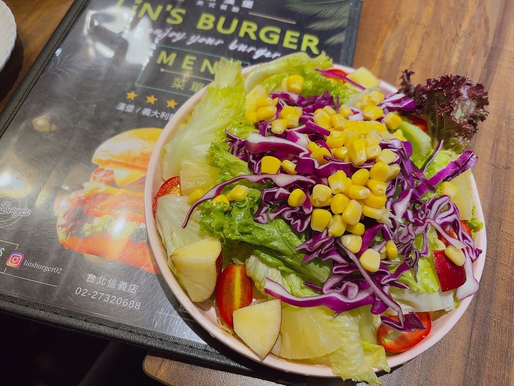 【台北美式漢堡推薦】Lin&#8217;s Burger 林斯漢堡美式餐廳 台北信義店 現點現做現拍的美式漢堡及餐點，給努力工作的我們大大的滿足！ @貝大小姐的多元心宇宙