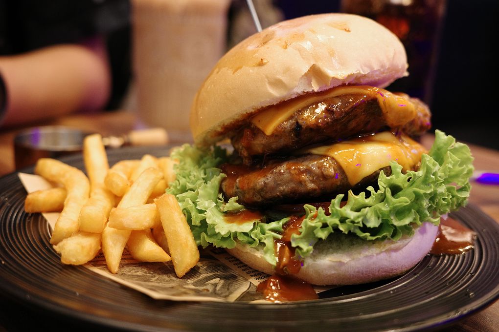 【台北美式漢堡推薦】Lin&#8217;s Burger 林斯漢堡美式餐廳 台北信義店 現點現做現拍的美式漢堡及餐點，給努力工作的我們大大的滿足！ @貝大小姐的多元心宇宙